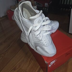 Nike Women Size 12 White Huarache Sneakers